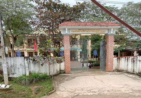 Nghệ An Học sinh lớp 4 bị bỏ quên nhiều giờ trong nhà vệ sinh