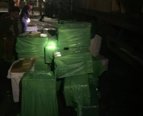 Thừa Thiên Huế Phát hiện xe tải chở gần 20.000 gói thuốc lá lậu