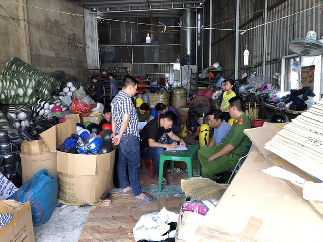 TP HCM Bắt quả tang cơ sở sản xuất Nón Sơn giả