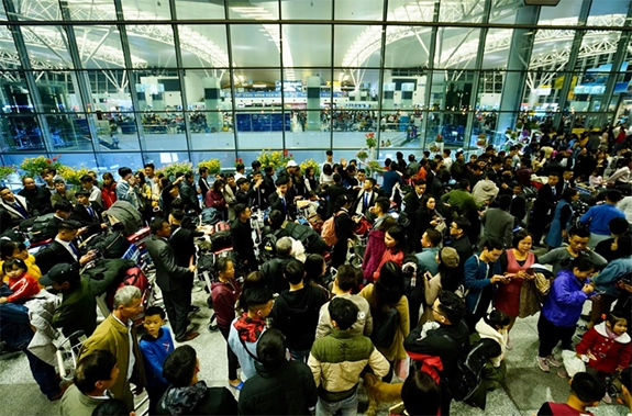 Sân bay Nội Bài hạn chế người đưa tiễn trong các giờ cao điểm