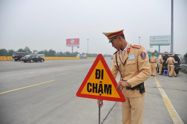 Kiểm tra nồng độ cồn tất cả lái xe đi vào cao tốc