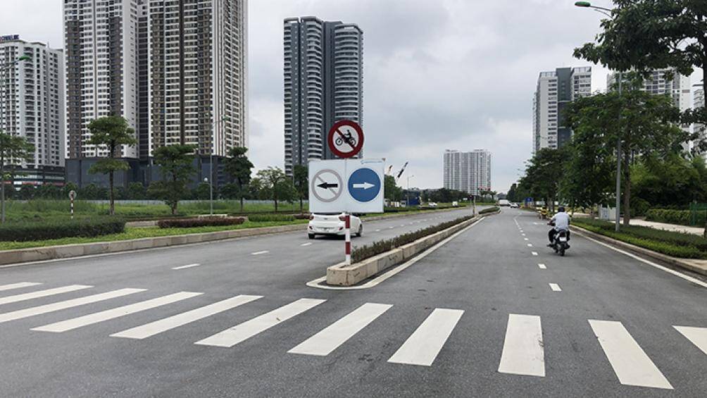 Hà Nội Phân luồng phục vụ thi công đường Nguyễn Văn Huyên