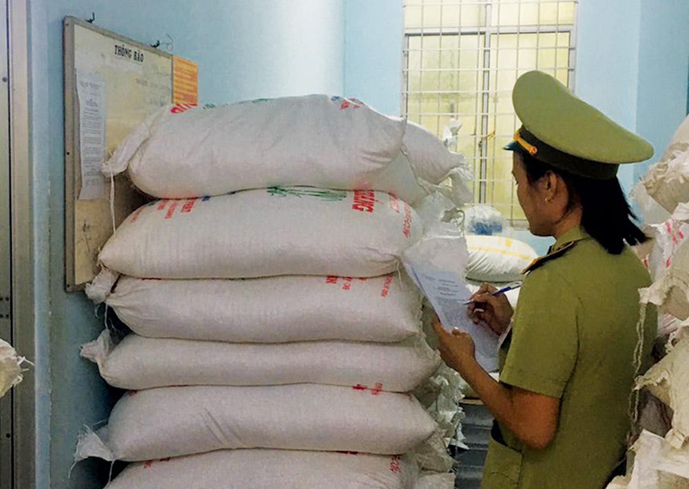 Đề nghị nâng mức xử phạt tiền đối với hành vi buôn bán, vận chuyển mặt hàng đường nhập lậu