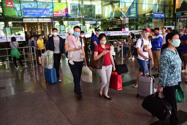 Trên 322.000 người tại TP.HCM bắt buộc đeo khẩu trang hàng ngày