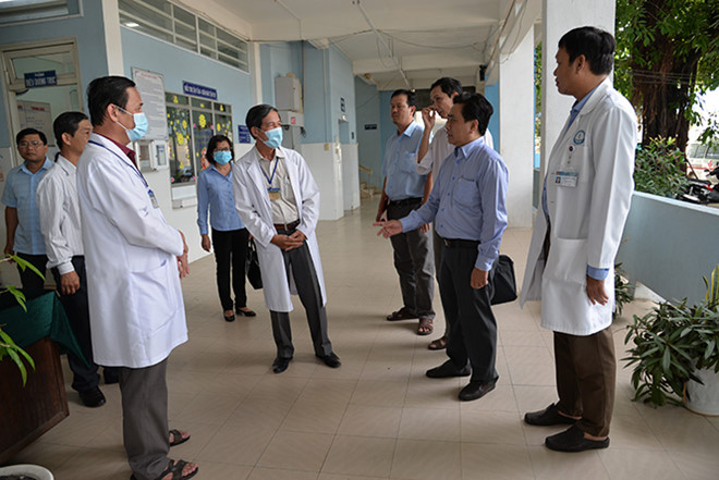 Cách ly 3 bác sĩ, 7 nhân viên BV Quân y 120 sau khi khám 5 người Trung Quốc