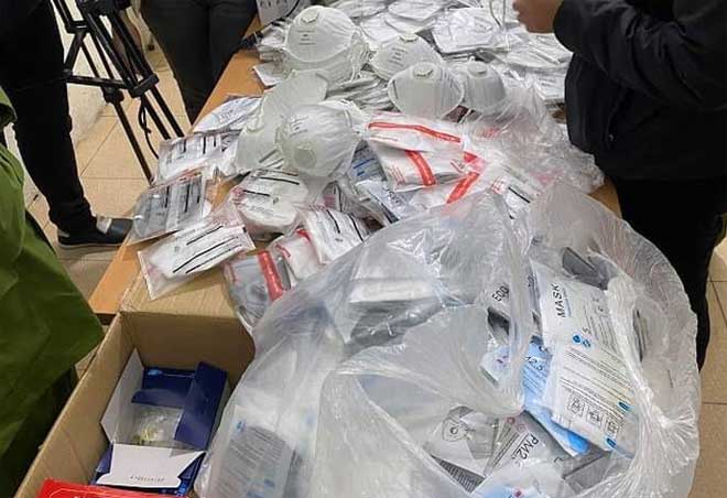 Hà Nội Bắt quả tang đối tượng bán khẩu trang  nhập lậu giá cao gấp nhiều lần