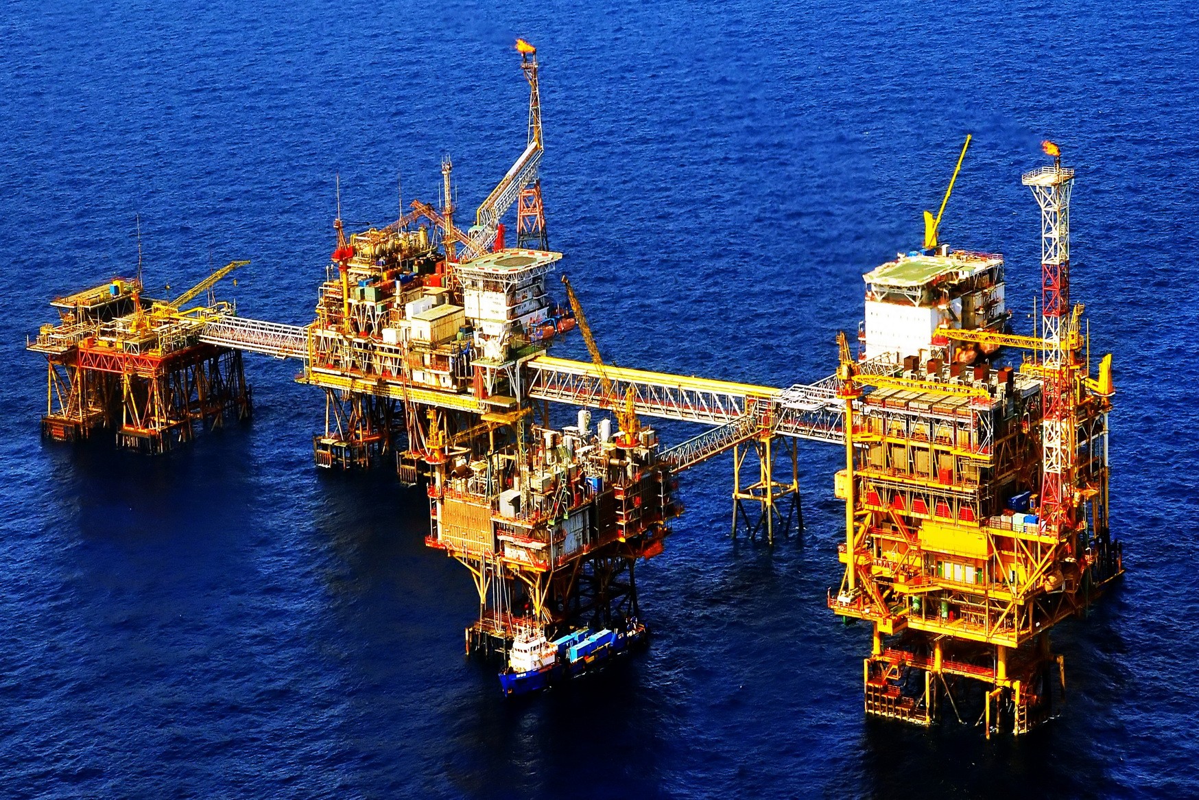 Giá xăng dầu hôm nay 132 Thêm nhiều tín hiệu khả quan, giá dầu tiếp tục tăng nhẹ