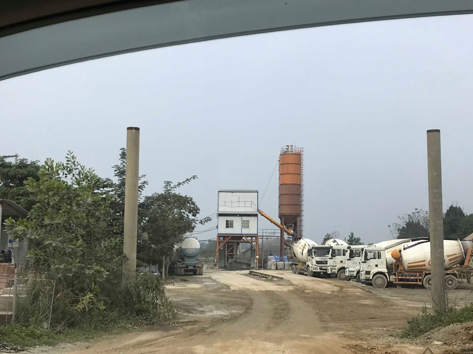 Thạch Thất (Hà Nội) Trạm trộn bê tông Thăng Long xây dựng không phép, chính quyền ở đâu