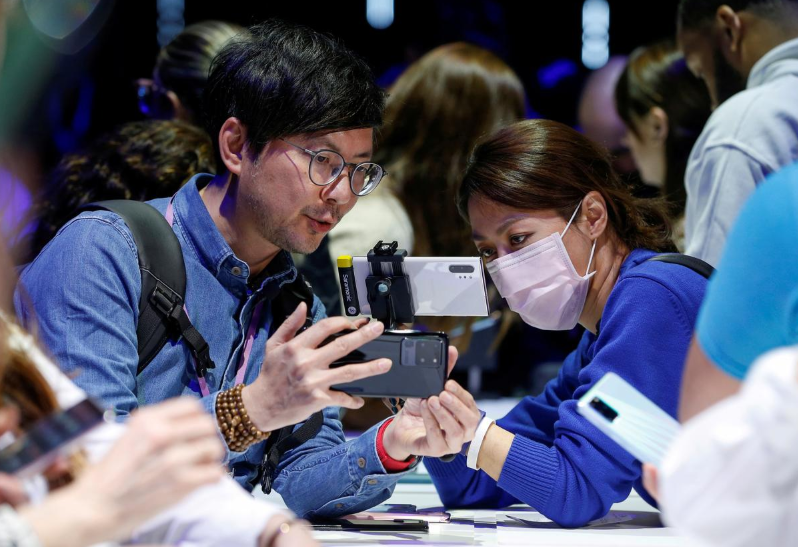 Chuyển sản xuất sang Việt Nam, Samsung đang hưởng lợi giữa lúc các đối thủ lao đao vì virus corona