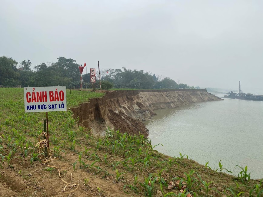 Phù Ninh- Phú Thọ Người dân lo mất đất canh tác vì nạn khai thác cát