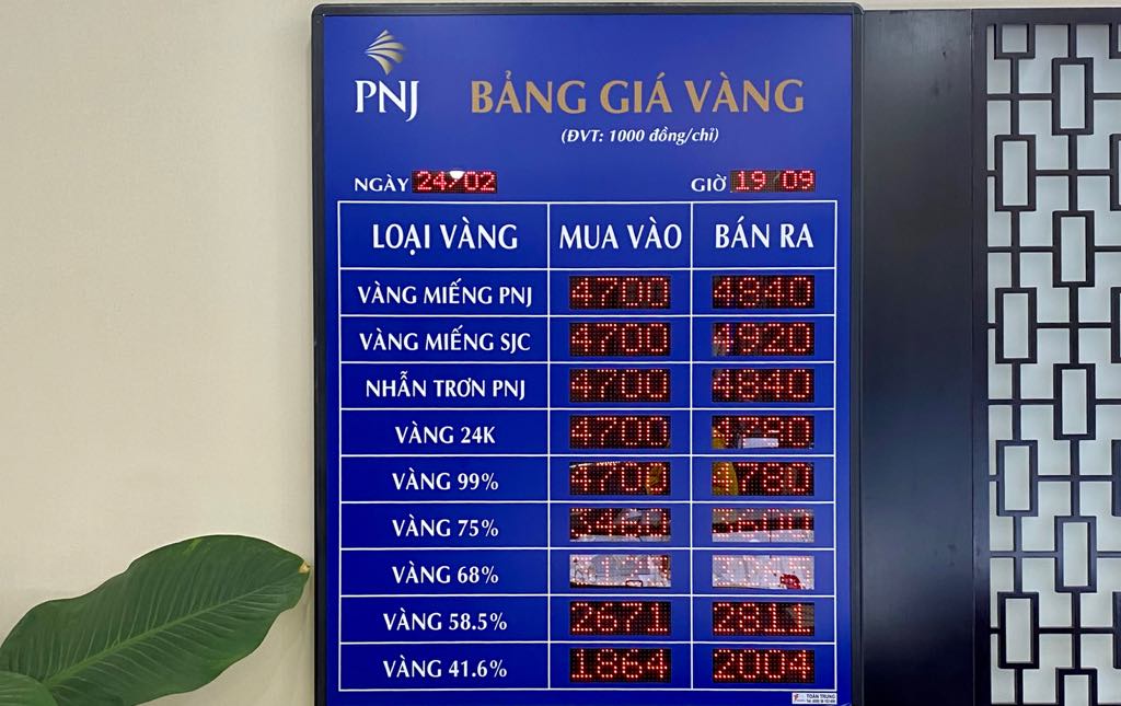 Giá vàng lên “đỉnh” người dân vội bán chốt lời