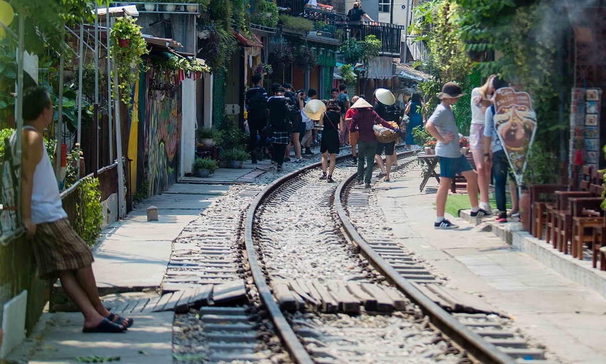 Hà Nội giao quận, huyện quản lý lối đi tự mở qua đường sắt