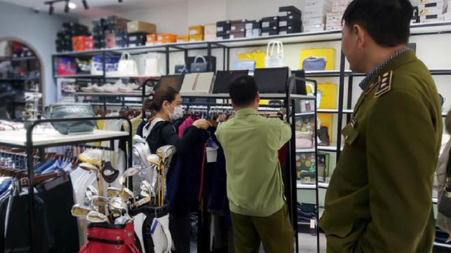 Hà Nội Phát hiện nhiều hàng hóa có dấu hiệu giả mạo nhãn thương hiệu nổi tiếng tại KĐT The Manor 