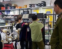 Hà Nội Phát hiện nhiều hàng hóa có dấu hiệu giả mạo nhãn thương hiệu nổi tiếng tại KĐT The Manor 