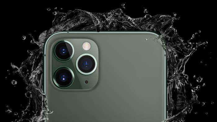 Apple có thể sẽ phải thiết kế lại iPhone vì luật mới của EU