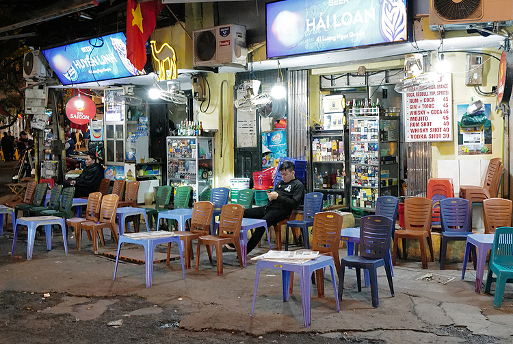 Ảnh hưởng bởi dịch Covid-19 Doanh thu thương mại, dịch vụ trong tháng 2 sụt giảm 4,8%