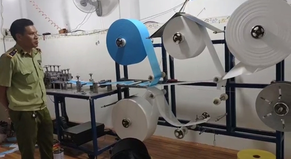 Phát hiện gần 40.000 khẩu trang sản xuất chui chuẩn bị tuồn ra thị trường