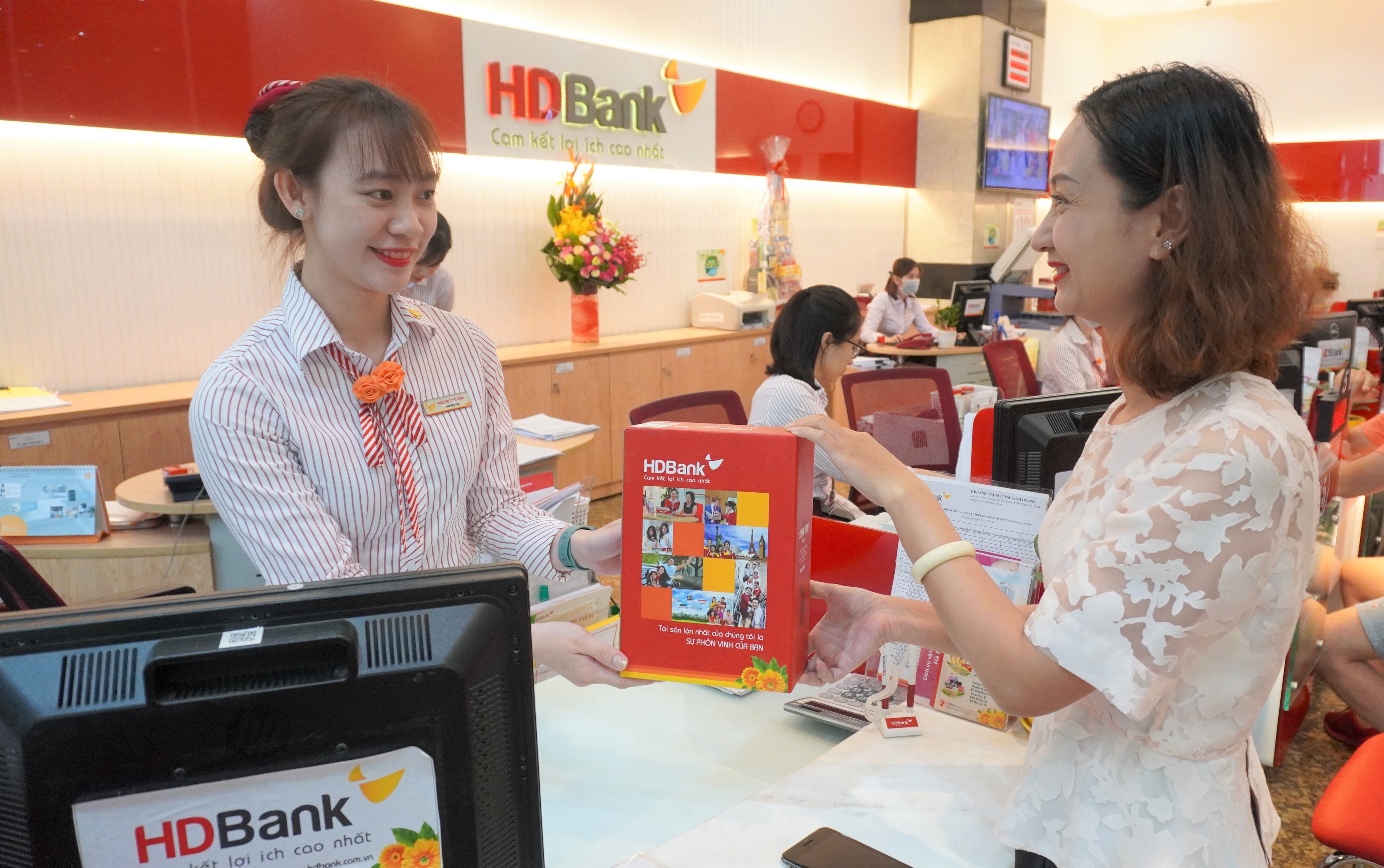 Mừng 83 trao gửi yêu thương - ngập tràn quà tặng từ HDBank
