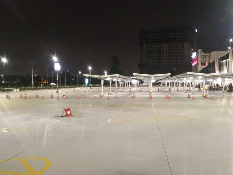 Hà Nội Dịch Covid-19 tạm lắng, Trung tâm thương mại vẫn “đìu hiu”