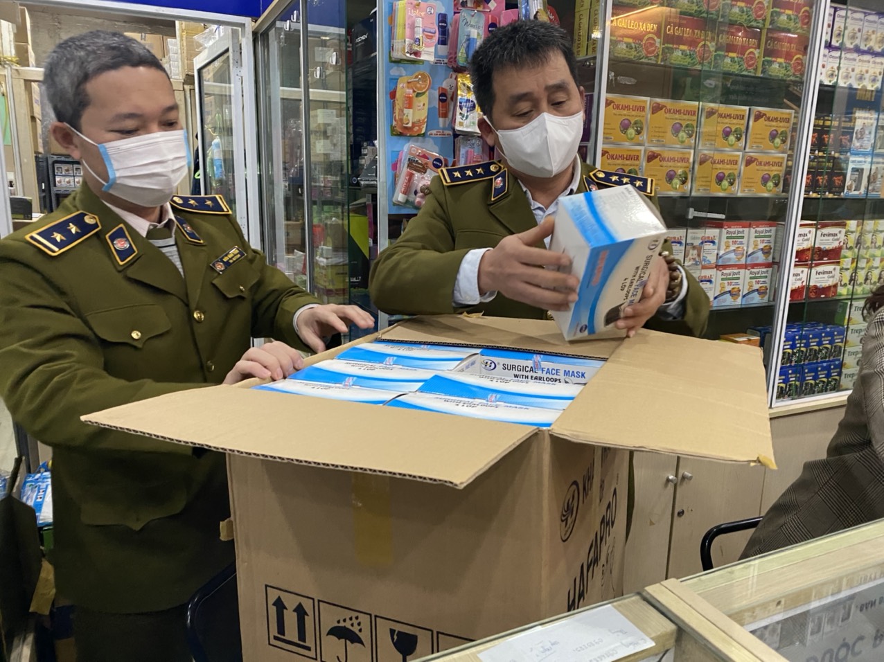 Ngày 53 Cơ quan chức năng kiểm tra, giám sát 62 cơ sở kinh doanh trang TBYT