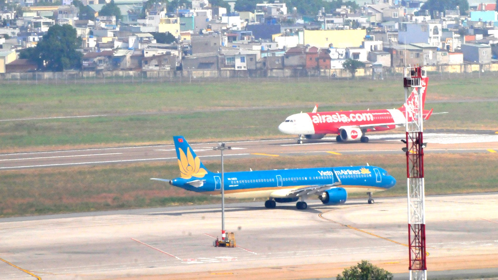 Dừng khai thác máy bay chở bệnh nhân nhiễm COVID-19 từ London về Nội Bài