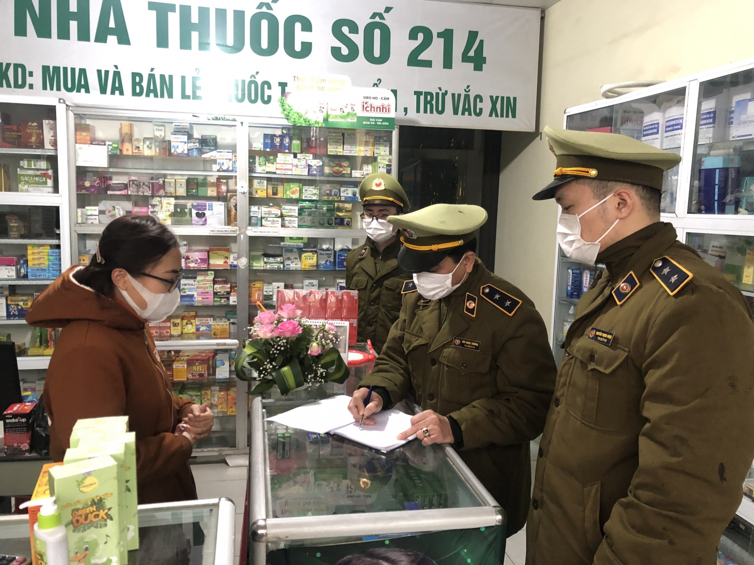 Ngày 83 Lực lượng QLTT xử phạt thêm 05 cửa hàng kinh doanh TBYT