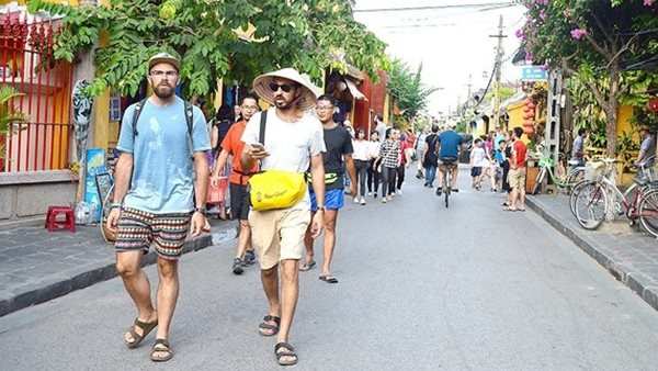 Hạn chế tối đa việc lây lan dịch bệnh COVID-19 qua đường du lịch