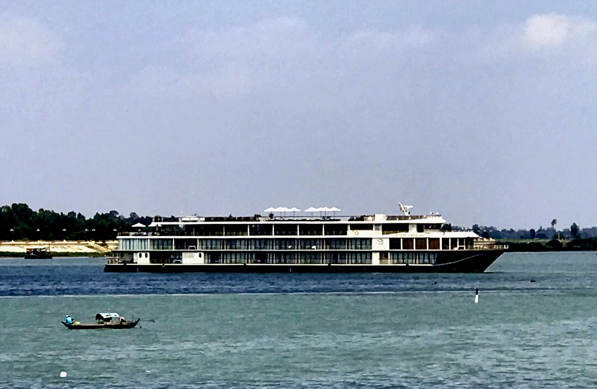 An Giang Cách ly 33 trường hợp tiếp xúc gần với du khách trên du thuyền Viking Cruise Journey