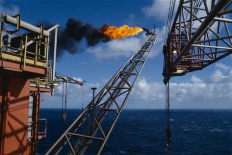 Giá xăng dầu hôm nay 143 Cuối tuần, giá dầu bất ngờ hồi phục