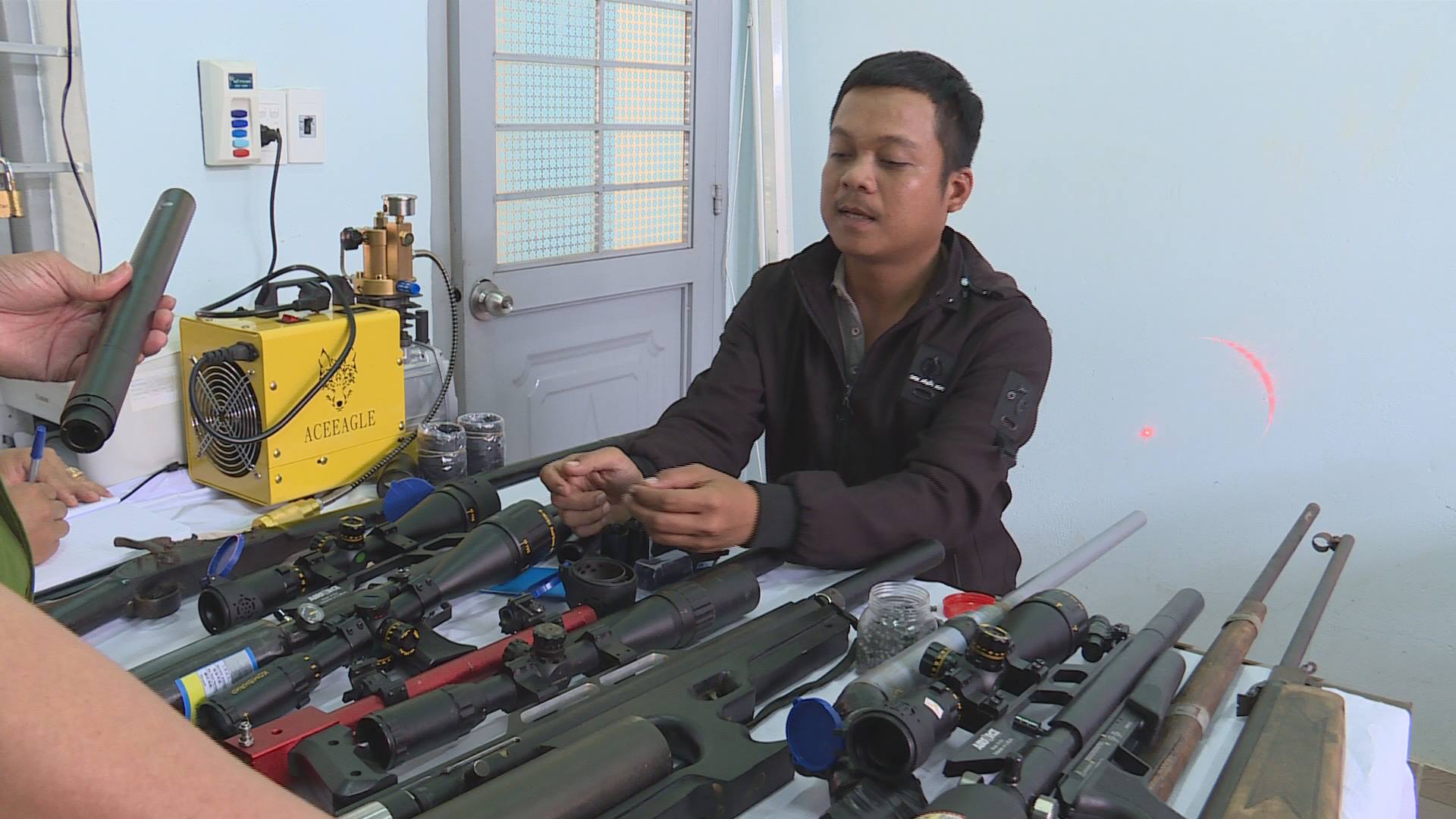 Sơn La Bắt giữ đối tượng đặt mua linh kiện súng quân dụng qua mạng