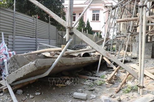 Hà Tĩnh Sập giàn giáo công trình xây trụ sở UBND xã, một người tử vong