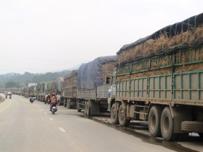 Trung Quốc tăng cường kiểm soát, hàng hóa lại ùn ứ tại cửa khẩu