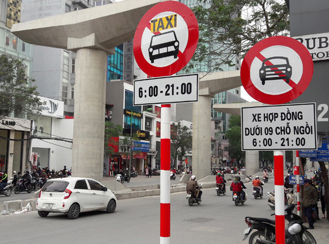 Hà Nội Tạm thời dỡ bỏ biển cấm taxi, xe hợp đồng dưới 9 chỗ tại 1011 tuyến phố