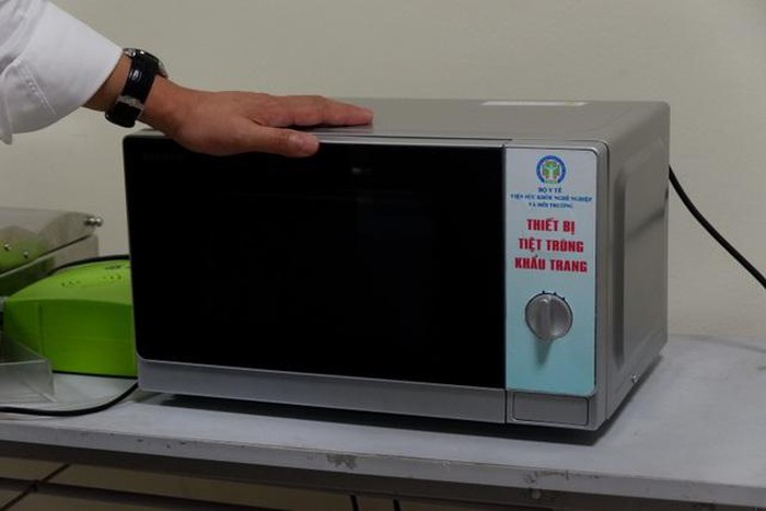 Bộ Y tế hướng dẫn phương pháp sử dụng lò vi sóng khử khuẩn khẩu trang