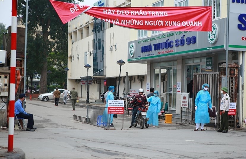 Hà Nội đề nghị cung cấp bộ test nhanh để xét nghiệm trên diện rộng người liên quan đến bệnh viện Bạch Mai