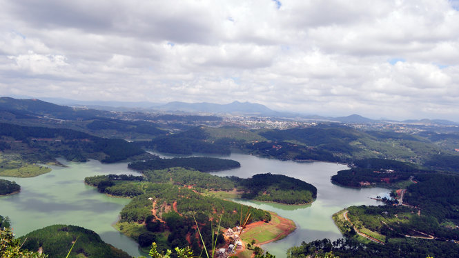 Lâm Đồng Cưỡng chế công trình đồ sộ xây dựng không phép của Công ty CP Thiên Nhân tại Khu du lịch Quốc gia hồ Tuyền Lâm