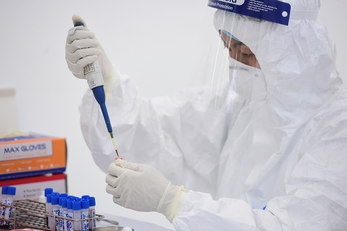 Phát hiện 3 ca dương tính nCoV qua test nhanh tại trạm xét nghiệm dã chiến