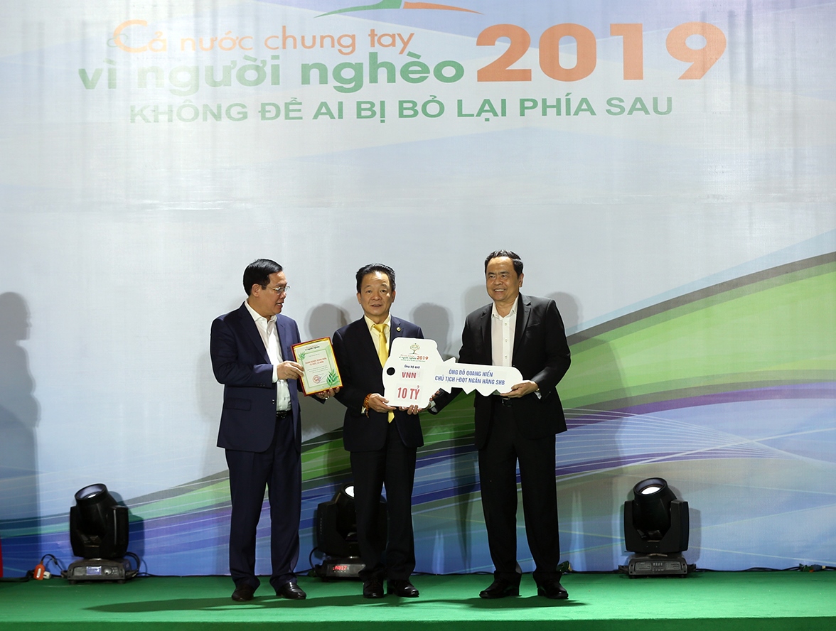 Ngân hàng và doanh nghiệp của Bầu Hiển ủng hộ các Bệnh viện 4.5 tỷ đồng