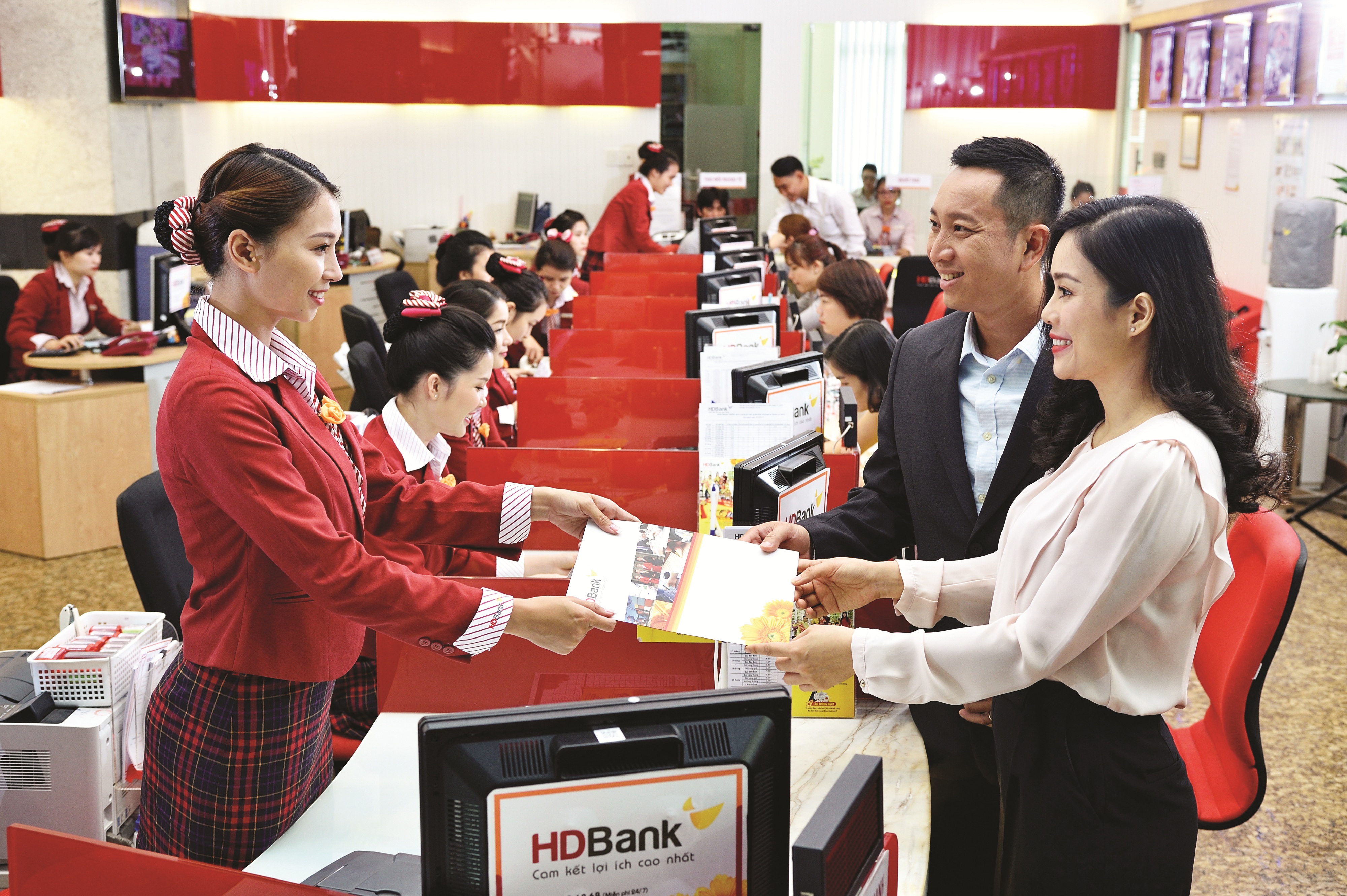 Hỗ trợ khách hàng vượt Covid-19, HDBank giảm sâu lãi suất cho vay