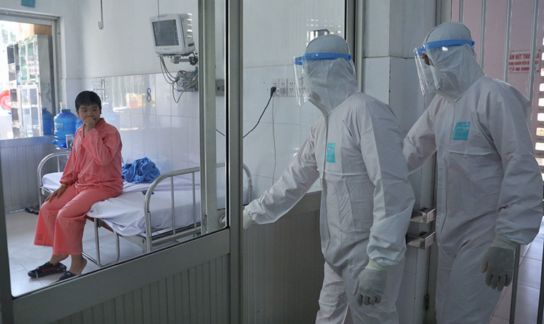 Bé trai 11 tuổi người Anh mắc COVID-19 tại Việt Nam được điều trị khỏi bệnh