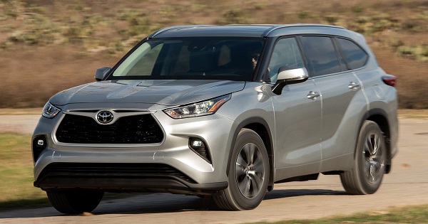 Toyota triệu hồi gần 43.000 xe Highlander vì lỗi chết máy