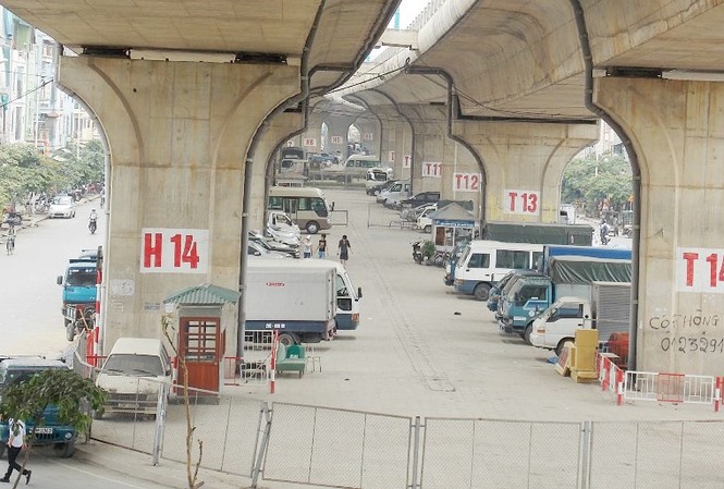 Hà Nội Tiếp tục được trông giữ ô tô, xe máy dưới các gầm cầu