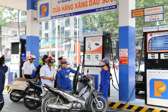 TP. HCM Đề nghị không bán xăng dầu cho người mua bằng can, chai, lọ để tích trữ