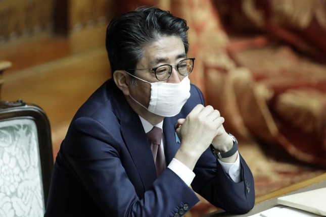 Số ca nhiễm Covid-19 tăng vọt, Nhật Bản chuẩn bị phương án ban bố tình trạng khẩn cấp