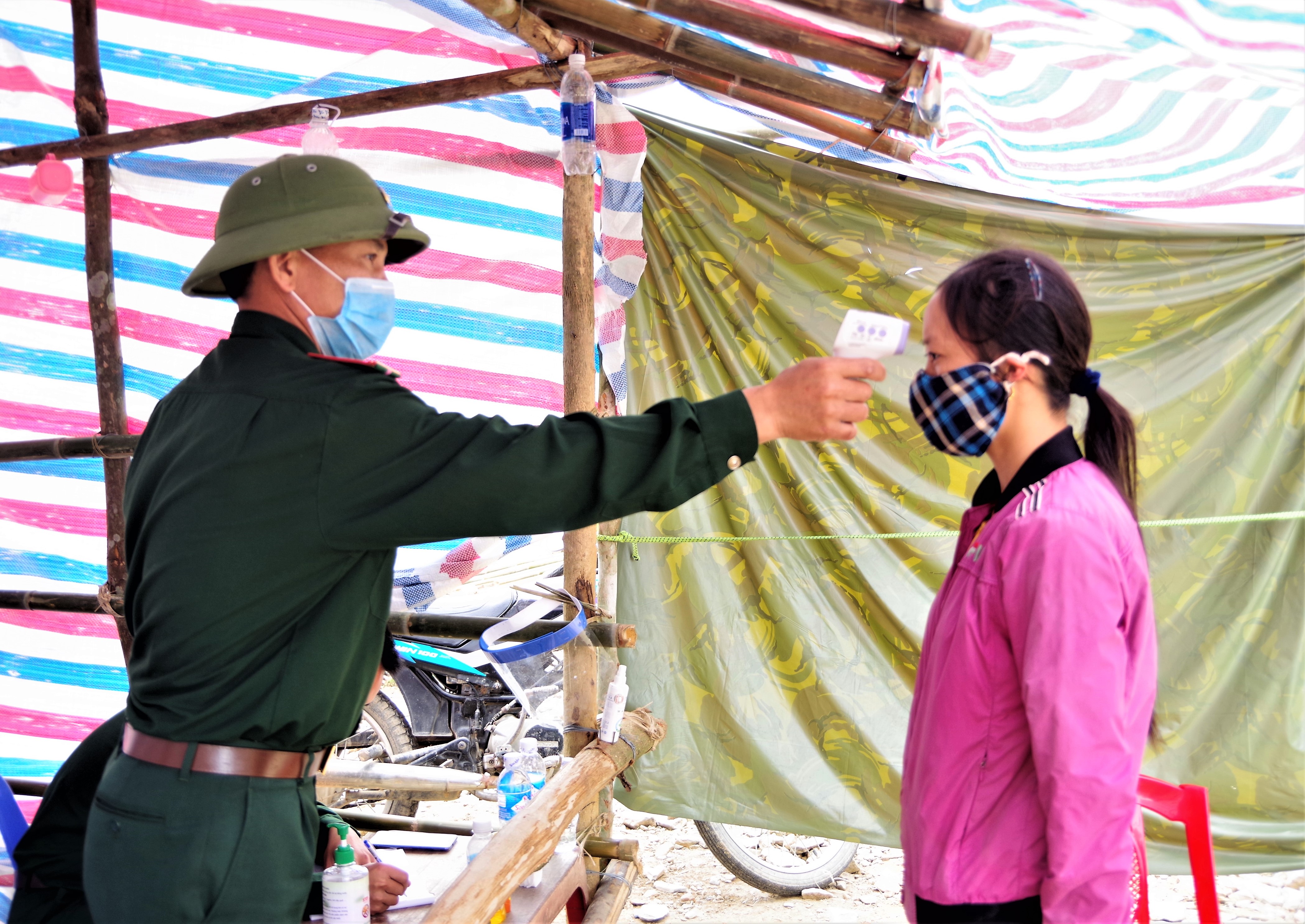 Kiểm tra các tổ chốt phòng chống dịch Covid 19 trên tuyến biên giới huyện Kỳ Sơn, Tương Dương