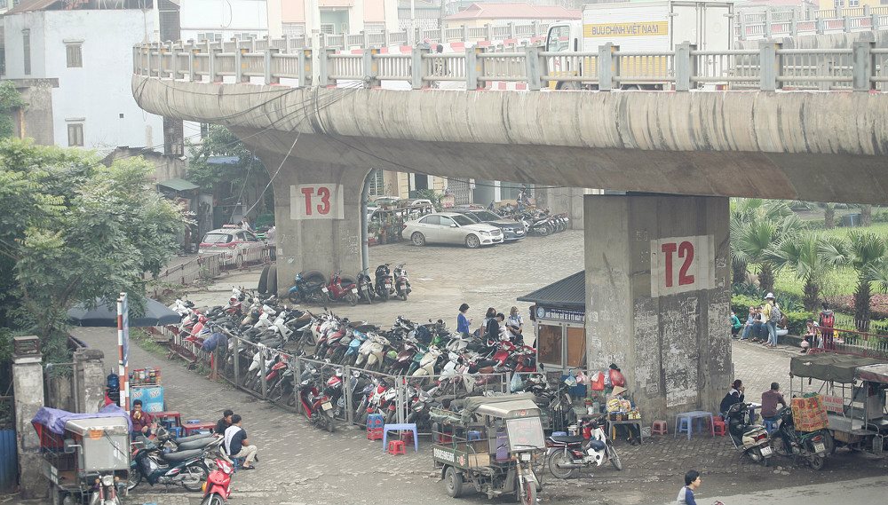 Các điểm trông xe dưới gầm cầu chỉ là giải pháp ngắn hạn