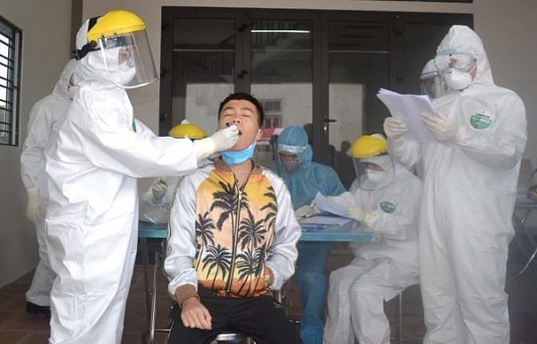 Hà Nội điều động 15 đội phản ứng nhanh dập ổ dịch COVID-19 thôn Hạ Lôi