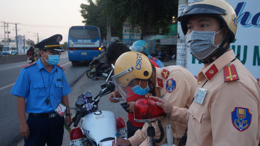 Đà Nẵng Tước bằng lái xe 2 tháng đối với tài xế cố tình vượt trạm kiểm dịch Covid-19