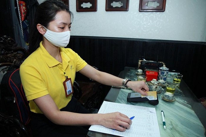 Hà Nội bắt đầu chi trả lương hưu, trợ cấp tại nhà từ hôm nay 164