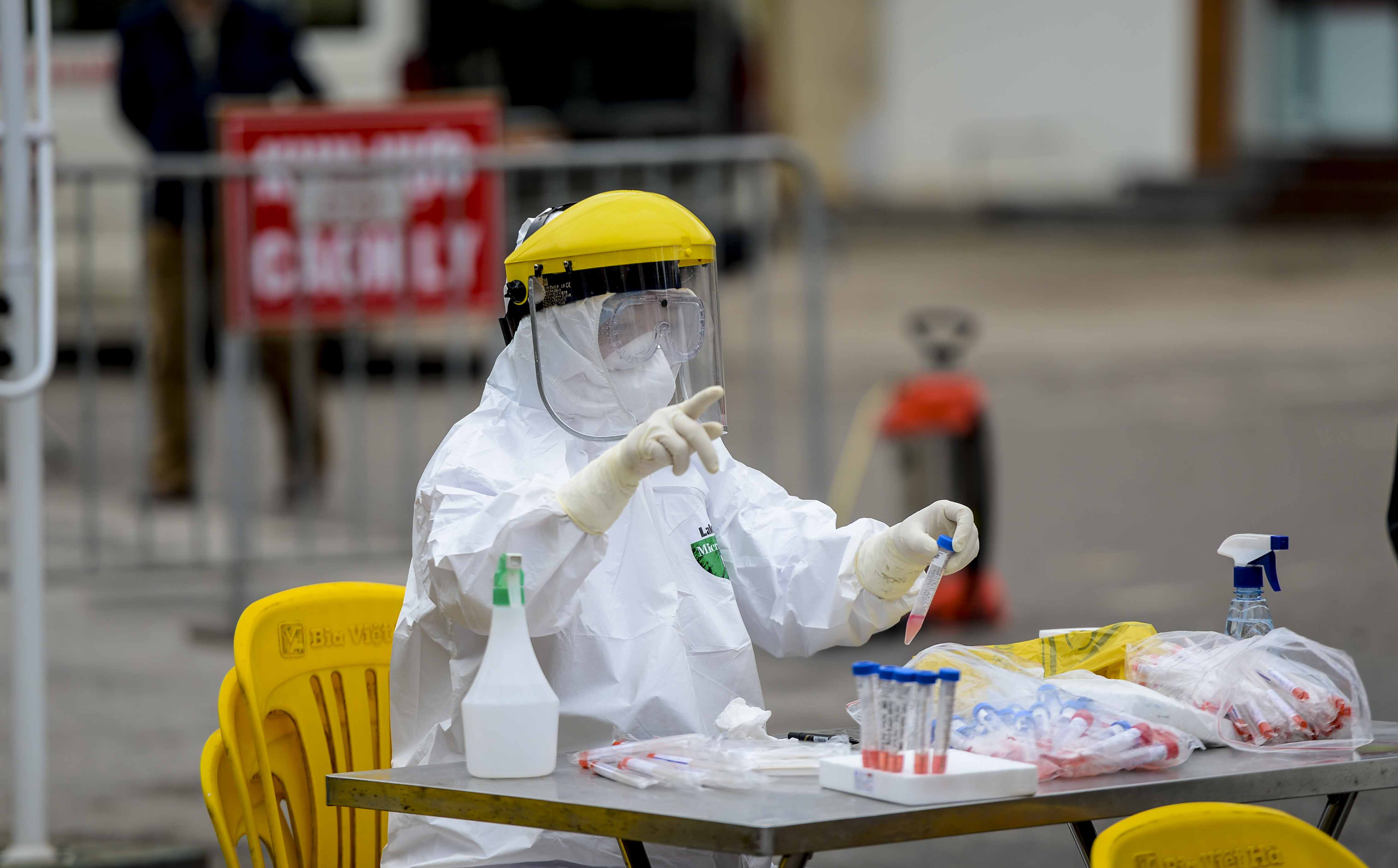 Từ hôm nay 184, Hà Nội tổ chức xét nghiệm nhanh COVID-19 tại các chợ đầu mối